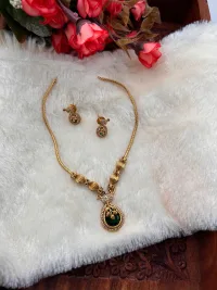 Simple chain pendant view 1
